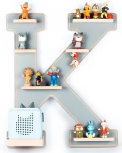 BOARTI Kinderregal Buchstabe K | hängend für Toniebox und Tonie Figuren | platzsparendes Regal | H. 54 x B. 45 x T. 19 | Wandregal Musikbox Figuren Aufbewahrung mit Magneteinsätzen | Aufbewahrungsregal Holz