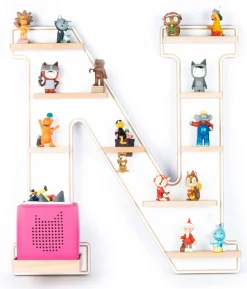 BOARTI Kinderregal Buchstabe N | hängend für Toniebox und Tonie Figuren | platzsparendes Regal | H. 54 x B. 50 x T. 19 | Wandregal Musikbox und Figuren Aufbewahrung Magneteinsätzen | Aufbewahrungsregal Holz