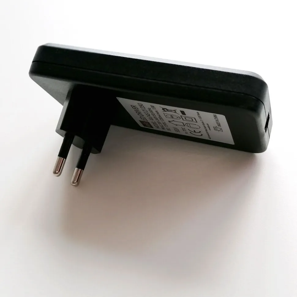 kalb | LED Netzteil Steckernetzteil Trafo Treiber 12V 15W